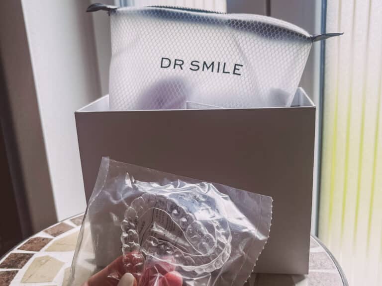 DrSmile Box Inhalt mit Alignern und Accessoires - Unboxing 