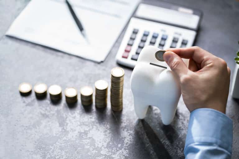 Zahnarzt Kosten berechnen - Invisalign Alternativen